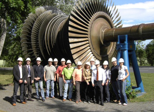 Gruppenbild vor Turbine